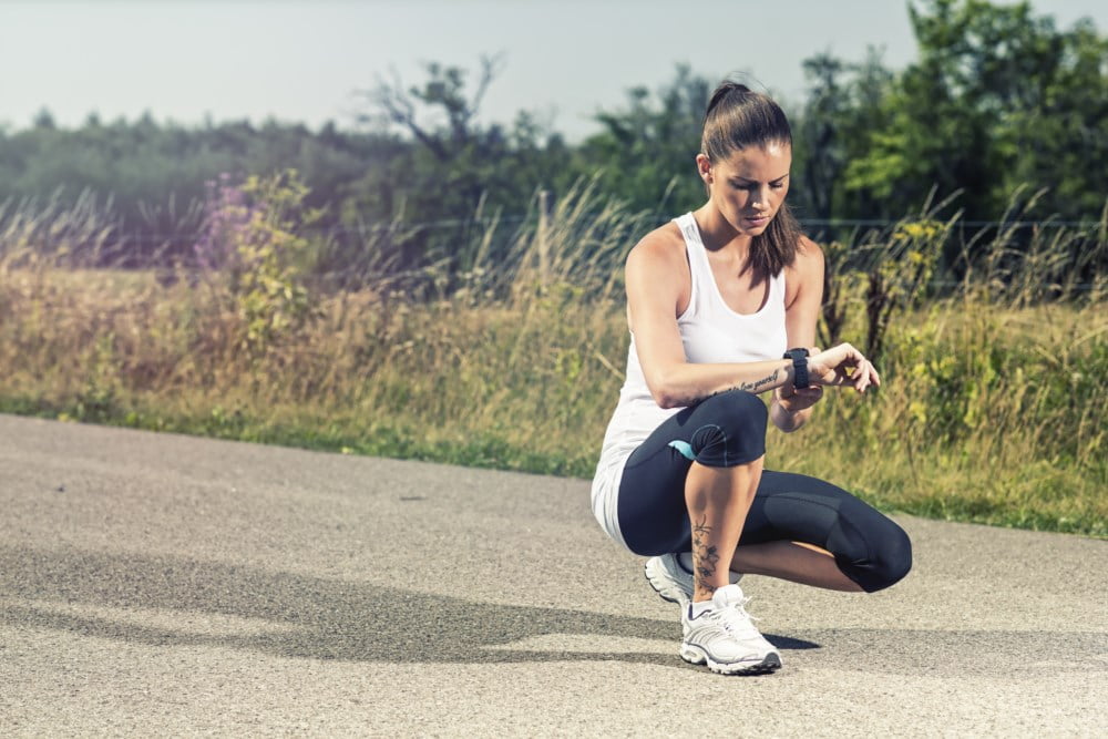 Kvinne med treningsklokke.
