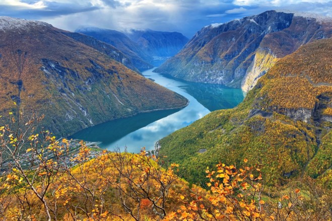 Årdalsfjorden om hausten