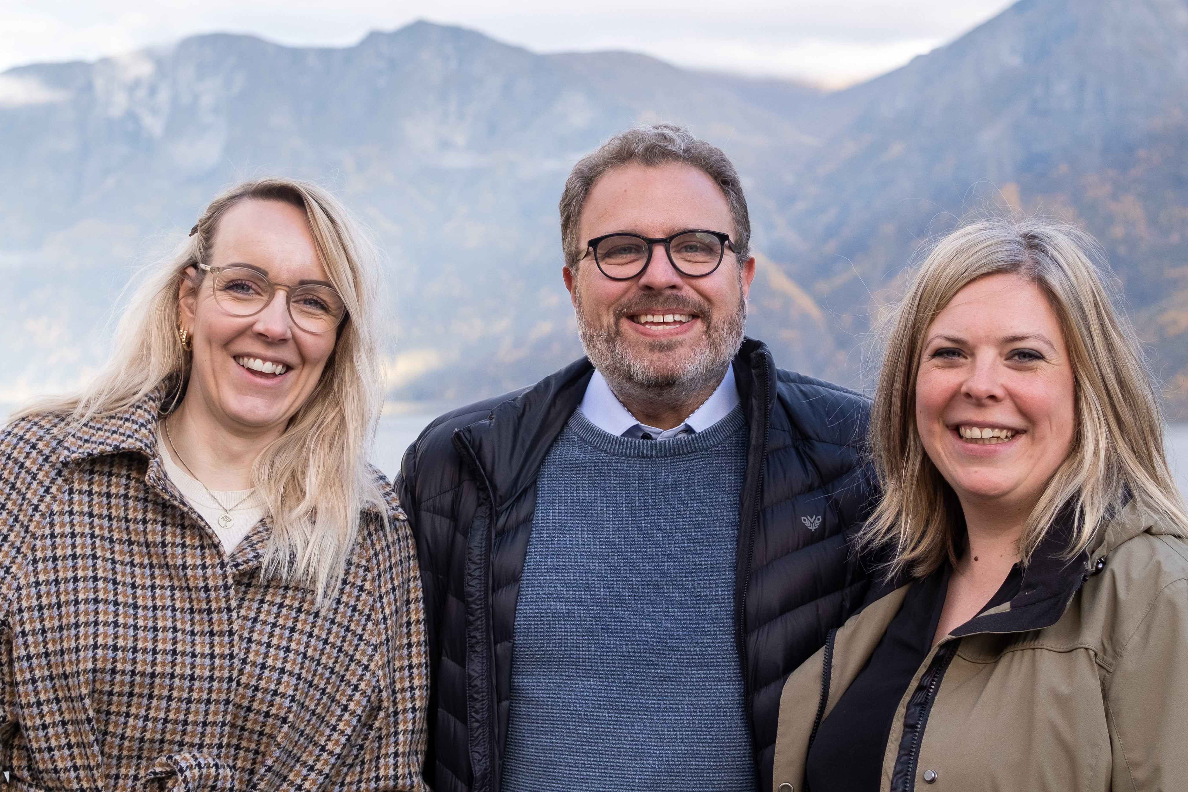 3 smilande ansatte i banken