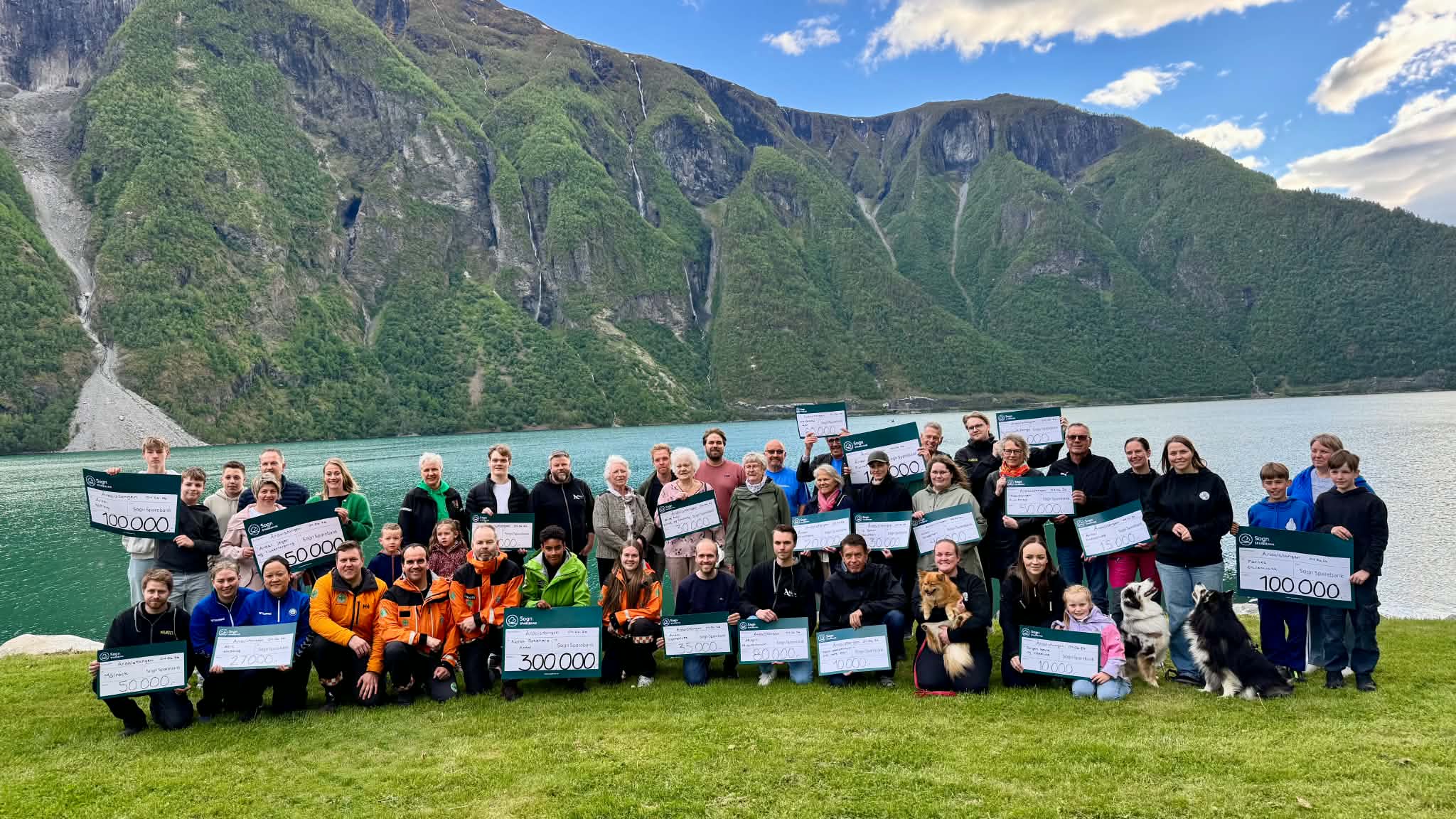 Gjennom sponsing og gåver bidreg me til aktivitet, fellesskap og utvikling i heile Sogn.